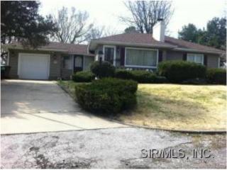 33 Southern Dr, Belleville IL  62223-2940 exterior