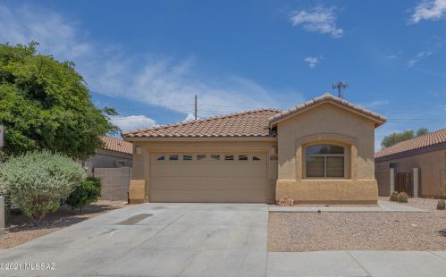 6675 Ladonna Ln, Tucson, AZ 85756-8443