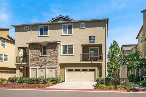 1425 Coyote Creek Way, Milpitas, CA 95035-7981