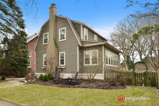 632 Garrett Pl, Evanston, IL 60201-2904