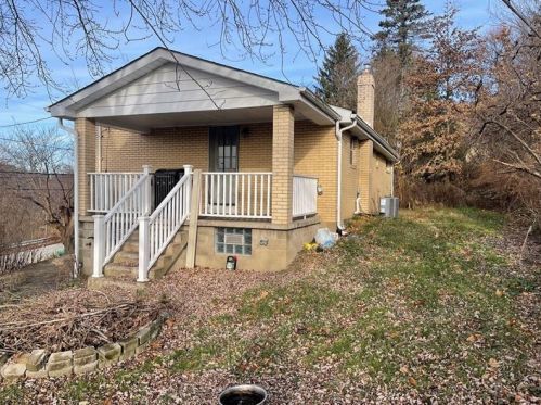 2720 Mount Troy Rd, Pittsburgh, PA 15212-1222