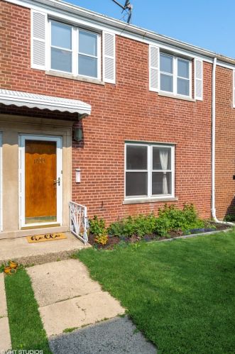 1833 Norwood St, Chicago, IL 60660-2585