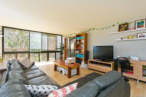 430 Haleloa Pl, Honolulu, HI 96821-2215