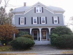 982 Beacon St, Newton, MA 02459-1725