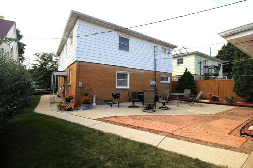 2524 63rd St, Milwaukee, WI 53219-2627