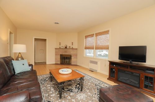 2547 Lincoln Rd, Kenosha, WI 53143-1430