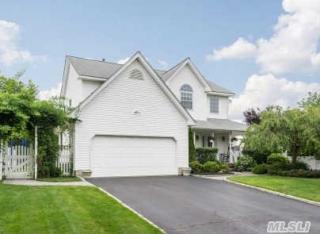 46 Long House Way, Commack, NY 11725-1362