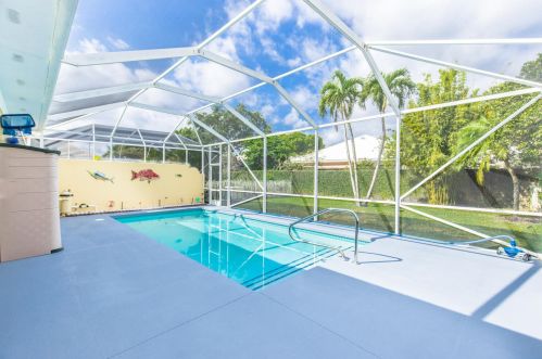 8517 Garden Oaks Cir, West Palm Beach, FL 33410-6377