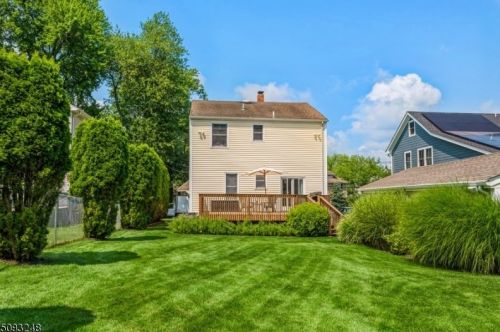 24 Glendale Ave, Livingston, NJ 07039-2304