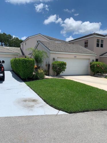 1008 Island Manor Dr, West Palm Beach, FL 33413-2002