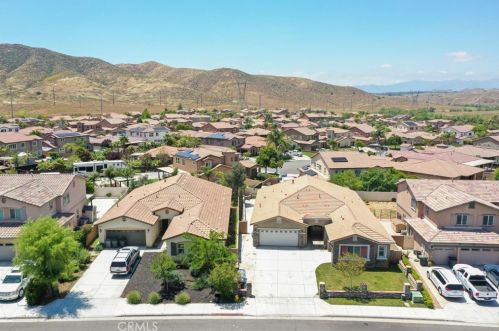 331 Pinnacle St, Perris, CA 92570-5542