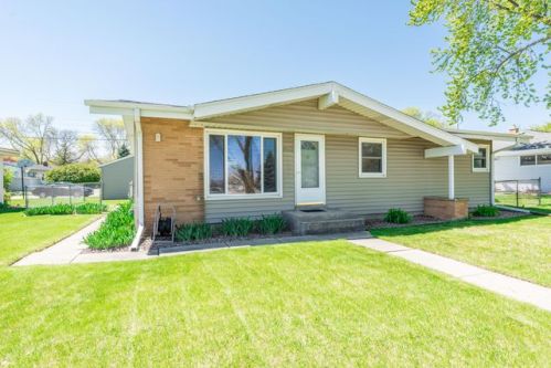 2018 Delafield St, Waukesha, WI 53188-2260