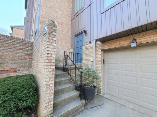 380 Central Dr, Cranberry Township, PA 16066-4413