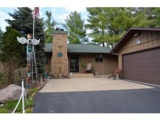 330 Golf Dr, Iola, WI 54945-9795