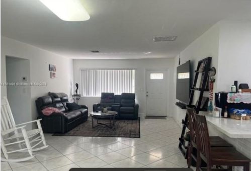 1815 43rd Ave, Hollywood FL  33021-4234 exterior