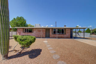 5233 27th St, Tucson, AZ 85711-5815