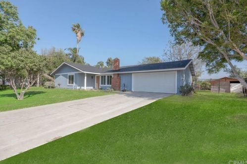 8880 Chumash Ln, Riverside, CA 92509-3113