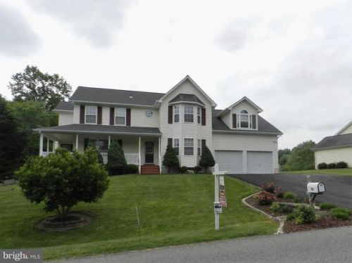 90 Cross Point Dr, Owings, MD 20736-3323