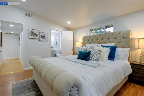 2072 Everglade St, Hayward CA  94545-4737 exterior