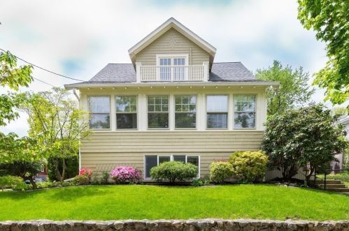 15 Gloucester St, Arlington, MA 02476-6201