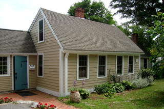 53 John St, Clinton, CT 06413-1722