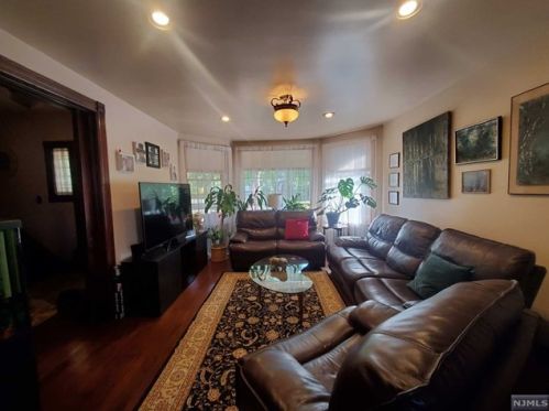 110 Laurel Ave, Kearny, NJ 07032-1736