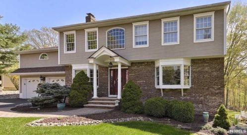 60 Calumet Ave, Oakland, NJ 07436-2913