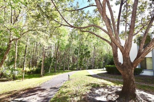 1204 Pine Ridge Cir, Tarpon Springs, FL 34688-5434
