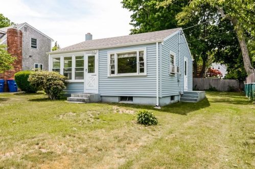 67 Beach St, Plymouth, MA 02360-1058