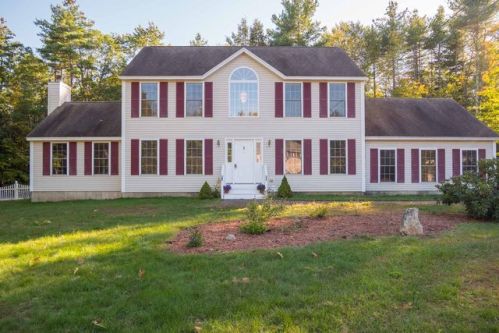 7 Strawberry Ln, Raymond, NH 03077-2080