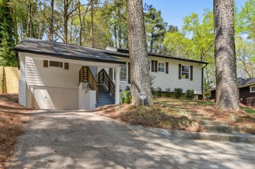 1749 Laurelwood Dr, Atlanta GA  30311-3838 exterior