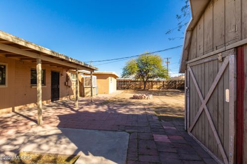 701 Santa Paula St, Tucson AZ  85706-7612 exterior
