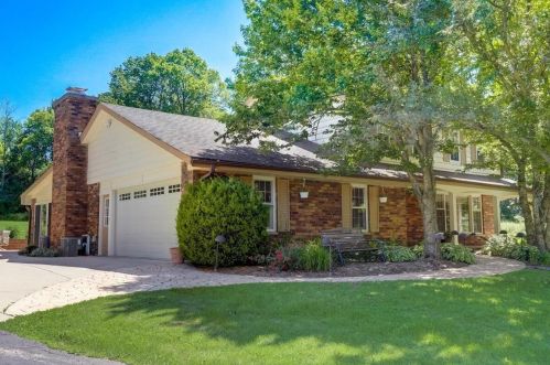 1376 Sunnydale Ct, Hubertus, WI 53033-9615