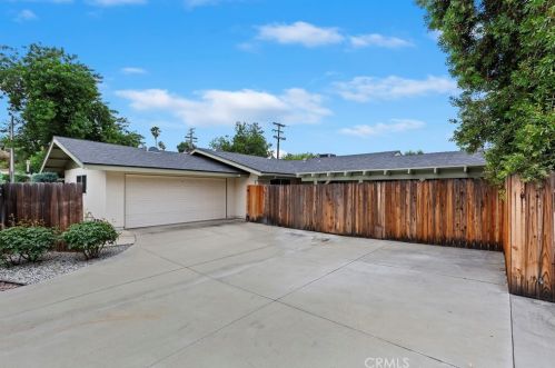 2083 Fairview Ave, Riverside, CA 92506-1646