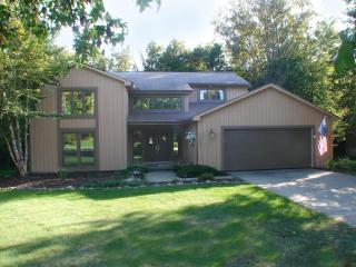 32640 Burr Oak Dr, Cleveland, OH 44139-5535