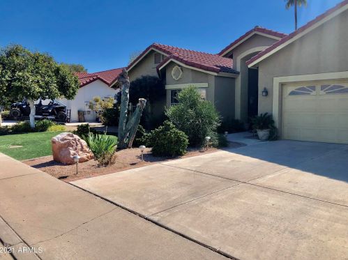 3537 Fox St, Mesa, AZ 85213-5549