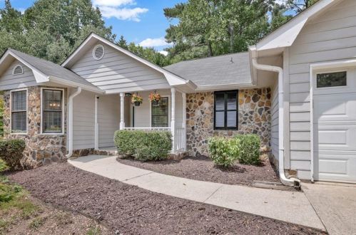 2410 Southern Oak Dr, Marietta, GA 30064-2762