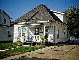 329 Rice St, Kewanee, IL 61443-1972