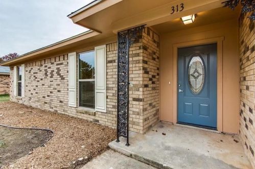 313 Mountainview Dr, Hurst TX  76054-3018 exterior