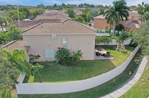 2012 157th Ave, Hollywood FL  33027-4203 exterior