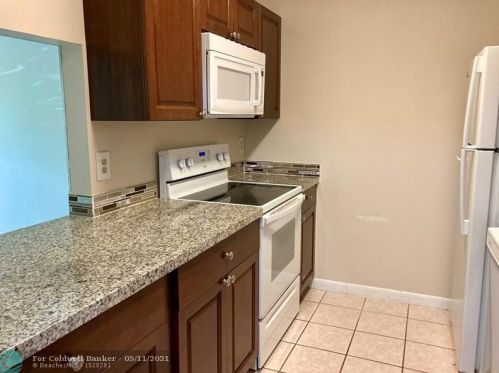 213 106th Ter, Hollywood FL  33026-5933 exterior