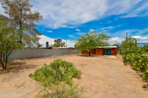 5944 30th St, Tucson, AZ 85711-6817