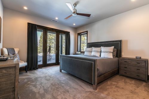 9513 Cloudcroft Ct, Truckee CA  96161-4314 exterior
