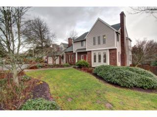 2140 Ramsey Dr, Portland, OR 97229-4203