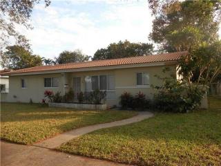 300 112th Ter, Miami FL  33168-3300 exterior