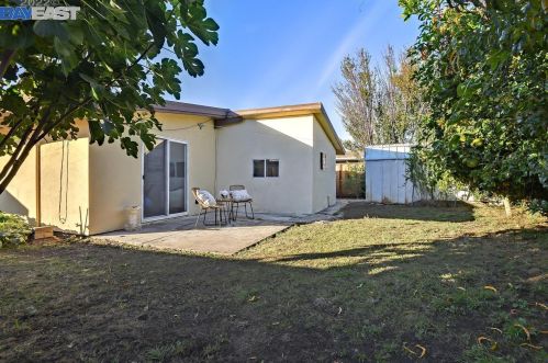 2072 Everglade St, Hayward CA  94545-4737 exterior