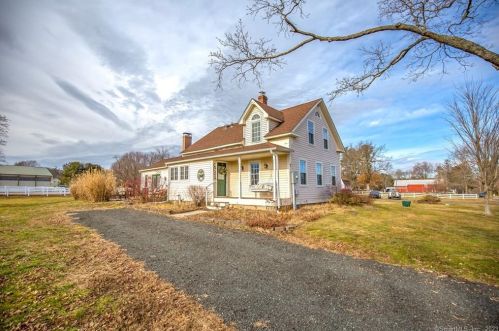 31 Wells Rd, Granby CT  06035-1604 exterior