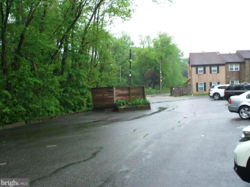 87 Park Vallei Ln, Chester PA  19015-3323 exterior