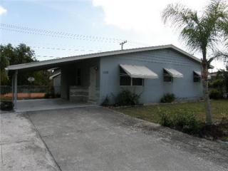 1028 14th St, Lake Worth, FL 33462-4108