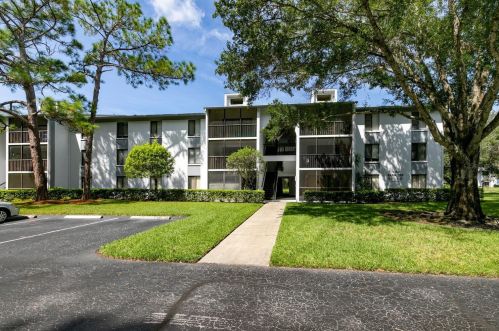 1353 Pine Ridge Cir, Tarpon Springs, FL 34688-6456